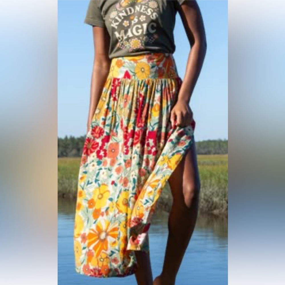 ISO: Natural Life Addie Midi Skirt M - Tan Floral Flowers print